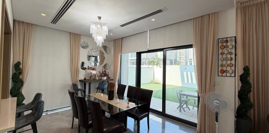 Villa in Al Furjan, Dubai 4 bedrooms, 462.8 sq.m. № 72244