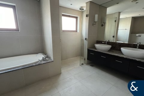 Villa in North Village, Al Furjan, Dubai 3 bedrooms, 600 sq.m. № 76632 - photo 13