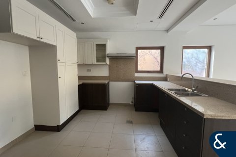 Villa in North Village, Al Furjan, Dubai 3 bedrooms, 600 sq.m. № 76632 - photo 6