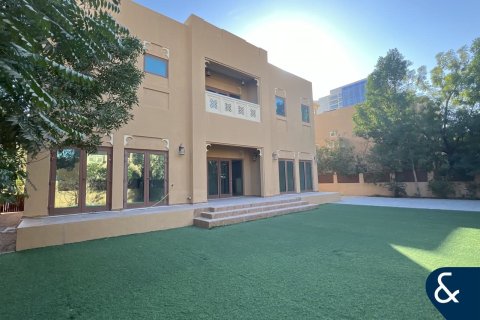 Villa in North Village, Al Furjan, Dubai 3 bedrooms, 600 sq.m. № 76632 - photo 1