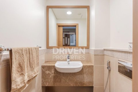 Apartment in Burj Vista, Downtown Dubai (Downtown Burj Dubai), Dubai 3 bedrooms, 191.38 sq.m. № 136082 - photo 8