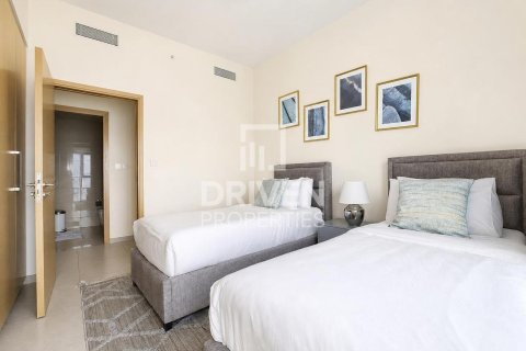Apartment in Burj Royale, Downtown Dubai (Downtown Burj Dubai), Dubai 2 bedrooms, 101.17 sq.m. № 136080 - photo 11