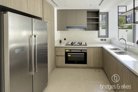 Villa à Dubai, 4 chambres, 221.6 m², № 77231 - photo 4