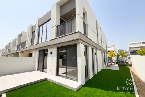 Villa à Dubai, 4 chambres, 221.6 m², № 77231 - photo 1