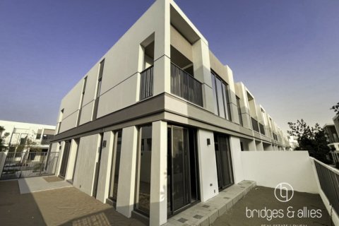 فيلا في دبي 4 غرف نوم, 202.1 م² رقم 77228 - صورة 1