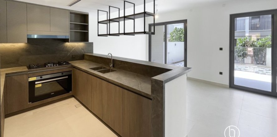 Villa en Dubai, 3 dormitorios, 140.5 m², № 77229