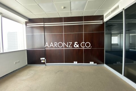 Oficina en Sheikh Zayed Road, Dubai, 180 m², № 42580 - foto 2