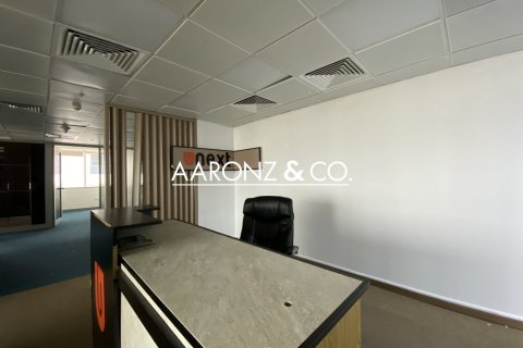 Oficina en Sheikh Zayed Road, Dubai, 180 m², № 42580 - foto 6