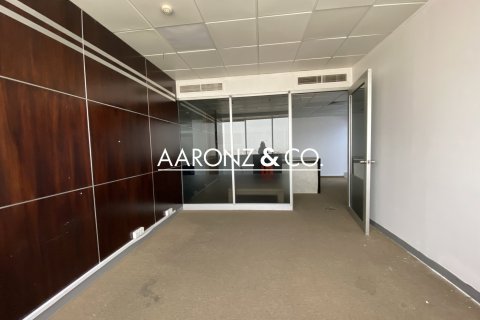 Oficina en Sheikh Zayed Road, Dubai, 180 m², № 42580 - foto 1