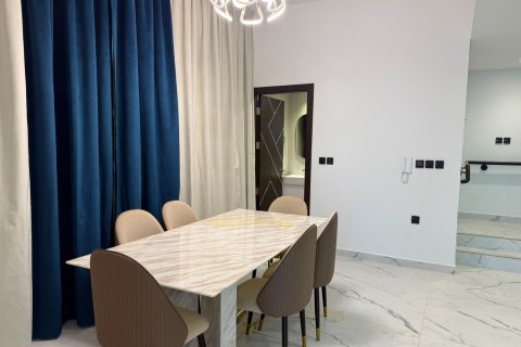 Apartment in Dubai Science Park, Dubai 3 bedrooms, 219.25 sq.m. № 142123 - photo 2