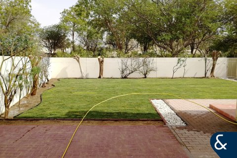 Villa en The Springs, Dubai, 3 dormitorios, 210 m², № 98673