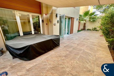 Купить виллу в Аль-Барше, Дубай: 3 спальни, 298м², № 75601 - фото 15