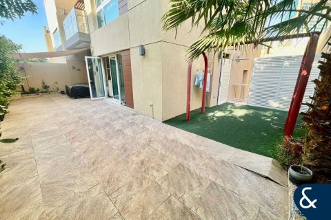 Купить виллу в Аль-Барше, Дубай: 3 спальни, 298м², № 75601 - фото 18