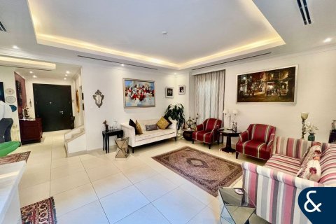 Купить виллу в Аль-Барше, Дубай: 3 спальни, 298м², № 75601 - фото 5