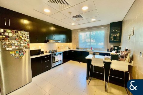 Купить виллу в Аль-Барше, Дубай: 3 спальни, 298м², № 75601 - фото 8