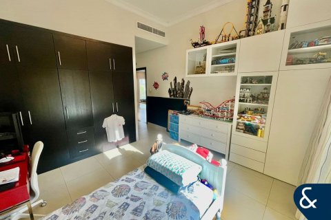 Купить виллу в Аль-Барше, Дубай: 3 спальни, 298м², № 75601 - фото 4