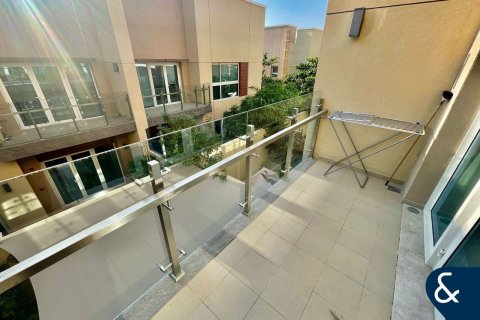 Купить виллу в Аль-Барше, Дубай: 3 спальни, 298м², № 75601 - фото 17