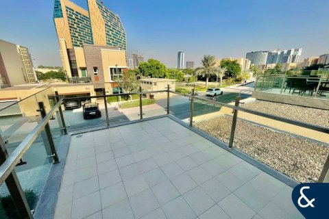 Купить виллу в Аль-Барше, Дубай: 3 спальни, 298м², № 75601 - фото 11