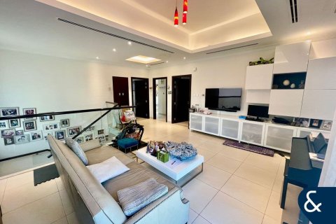 Купить виллу в Аль-Барше, Дубай: 3 спальни, 298м², № 75601 - фото 3