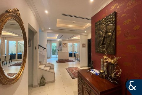 Купить виллу в Аль-Барше, Дубай: 3 спальни, 298м², № 75601 - фото 7