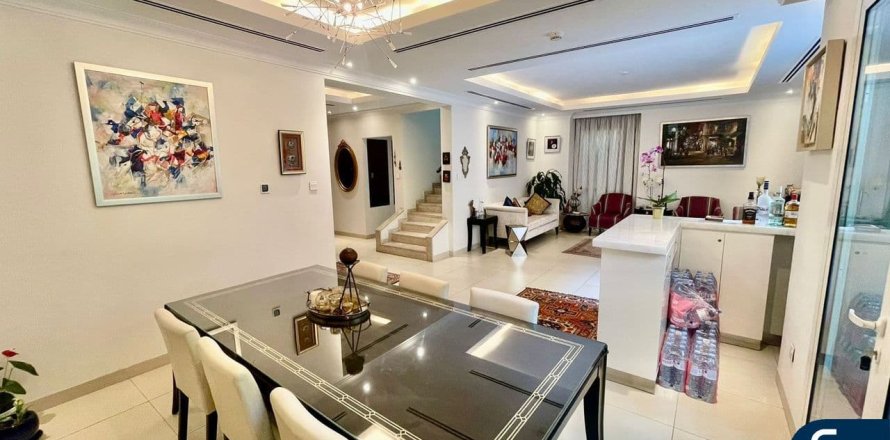 فيلا في البرشاء, دبي 3 غرف نوم, 298 م² رقم 75601