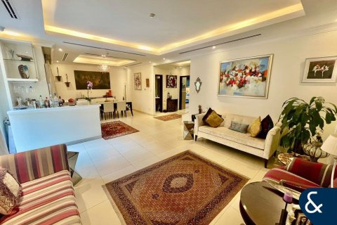 Купить виллу в Аль-Барше, Дубай: 3 спальни, 298м², № 75601 - фото 6