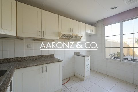 Снять в аренду виллу в The Springs, Дубай: 2 спальни, 172м², № 95359 - фото 12