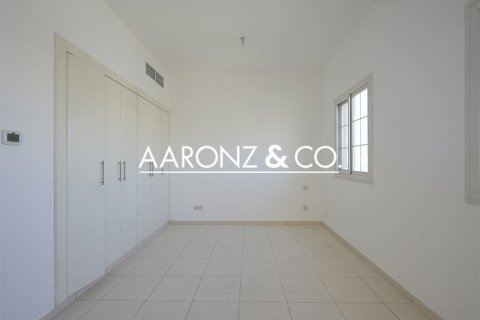 Снять в аренду виллу в The Springs, Дубай: 2 спальни, 172м², № 95359 - фото 5