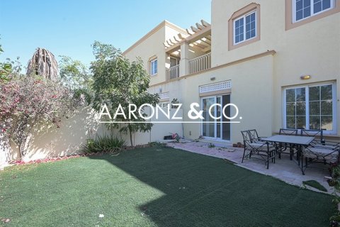 Снять в аренду виллу в The Springs, Дубай: 2 спальни, 172м², № 95359 - фото 2