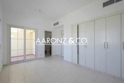 Снять в аренду виллу в The Springs, Дубай: 2 спальни, 172м², № 95359 - фото 10