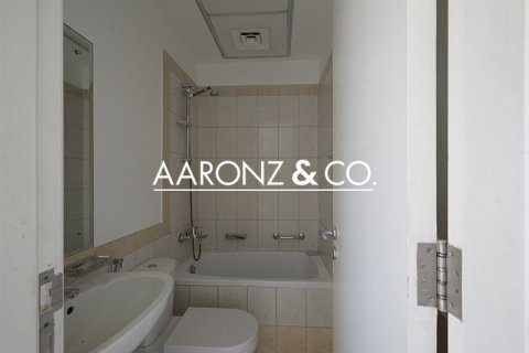 Снять в аренду виллу в The Springs, Дубай: 2 спальни, 172м², № 95359 - фото 14