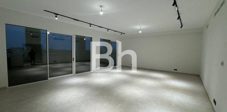 Квартира в Motor City, Дубай, 3 спальни, 308м², № 57696
