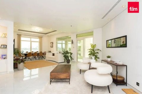 Apartment in Palm Jumeirah, Dubai 3 bedrooms, 200.6 sq.m. № 94882 - photo 2