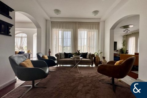 Villa en Arabian Ranches, Dubai, 5 dormitorios, 1552 m², № 76780 - foto 2