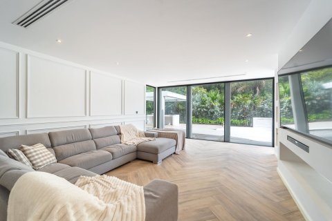 Villa in Dubai 5 bedrooms, 396 sq.m. № 101230 - photo 15