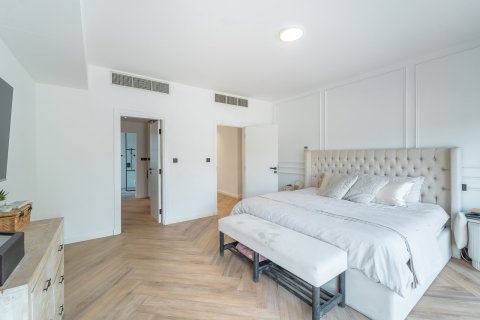 Villa in Dubai 5 bedrooms, 396 sq.m. № 101230 - photo 21