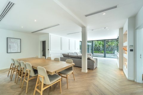 Villa in Dubai 5 bedrooms, 396 sq.m. № 101230 - photo 12