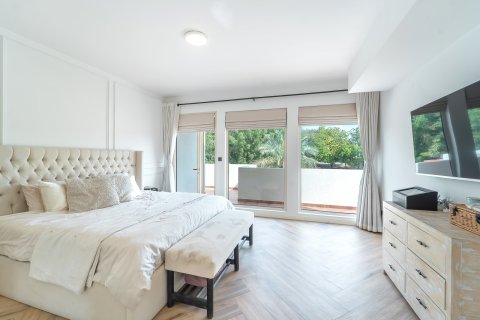 Villa in Dubai 5 bedrooms, 396 sq.m. № 101230 - photo 22