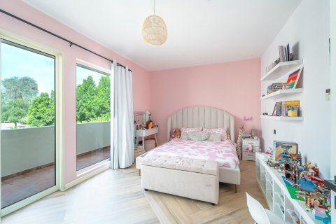 Villa in Dubai 5 bedrooms, 396 sq.m. № 101230 - photo 7