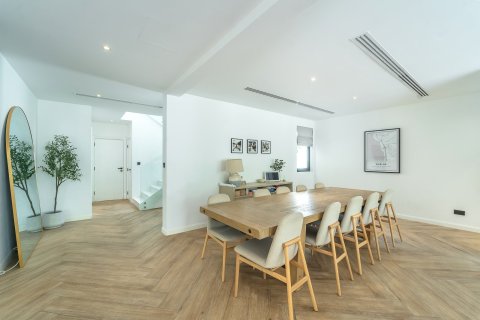 Villa in Dubai 5 bedrooms, 396 sq.m. № 101230 - photo 16