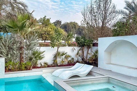 Villa in Dubai 5 bedrooms, 396 sq.m. № 101230 - photo 18