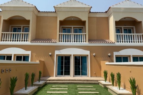 Townhouse in Jumeirah Village Triangle, Dubai 2 bedrooms, 152 sq.m. № 101237 - photo 3