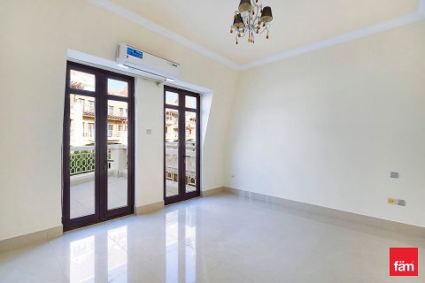 Villa in Dubai 4 bedrooms, 170.3 sq.m. № 84155 - photo 5