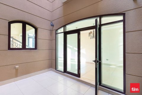 Villa in Dubai 4 bedrooms, 170.3 sq.m. № 84155 - photo 10