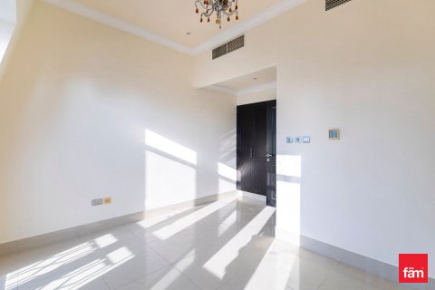 Villa in Dubai 4 bedrooms, 170.3 sq.m. № 84155 - photo 6