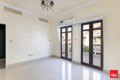 Villa in Dubai 4 bedrooms, 170.3 sq.m. № 84155 - photo 11