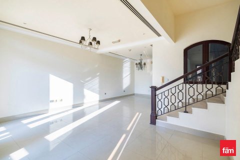 Villa in Dubai 4 bedrooms, 170.3 sq.m. № 84155 - photo 2