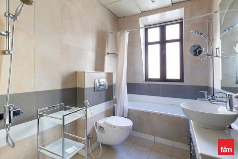 Villa in Dubai 4 bedrooms, 170.3 sq.m. № 84155 - photo 13