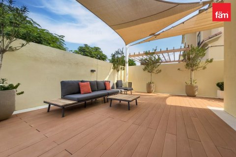 Villa à Dubai, 4 chambres, 399.9 m², № 84145 - photo 4