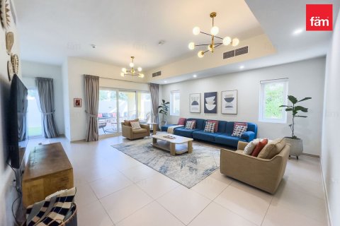 Villa à Dubai, 4 chambres, 399.9 m², № 84145 - photo 2